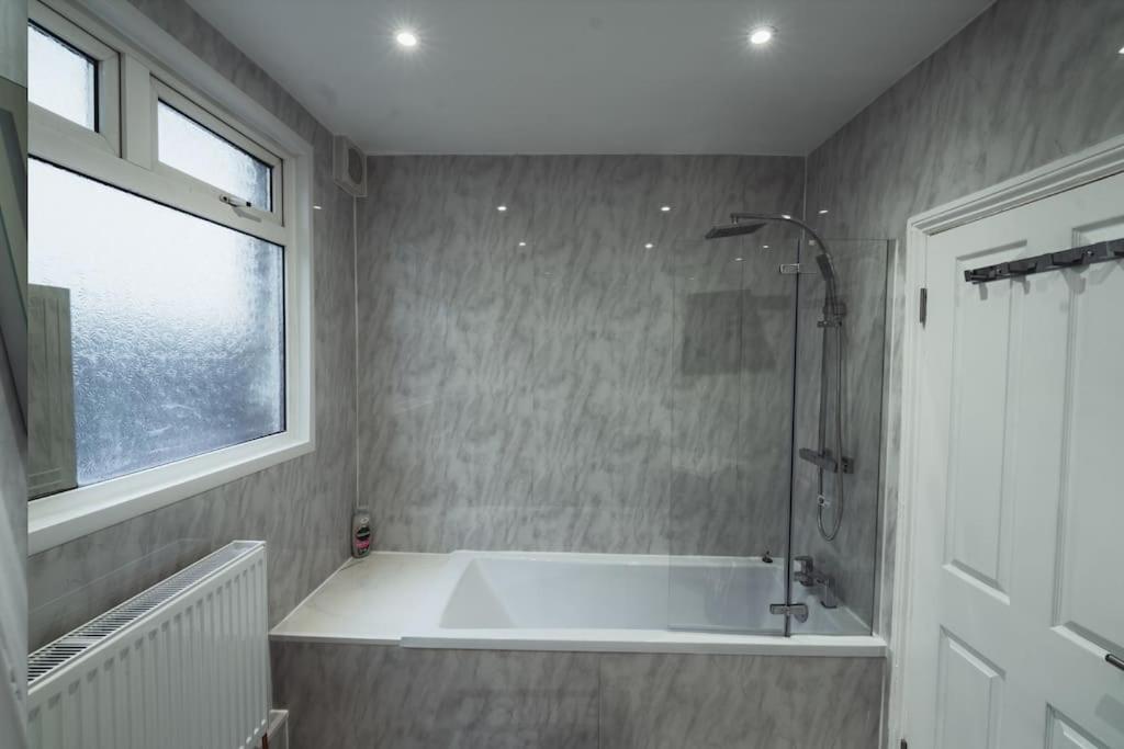 Апартаменты 1 Bed - Wifi - Pet Friendly - Харроу Экстерьер фото